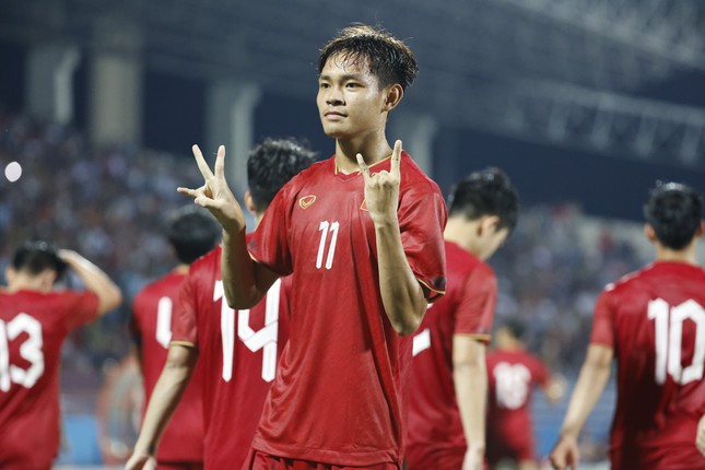 Người hùng Bùi Vĩ Hào tiết lộ lý do khiến U23 Việt Nam đá sung dưới cơn mưa tầm tã ảnh 1