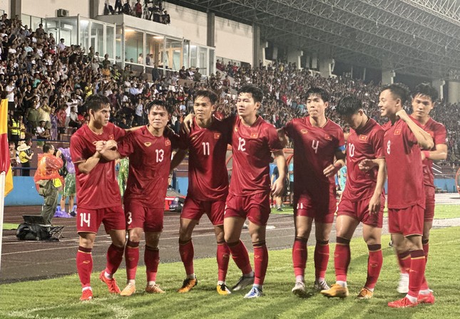 Người hùng Bùi Vĩ Hào tiết lộ lý do khiến U23 Việt Nam đá sung dưới cơn mưa tầm tã ảnh 8