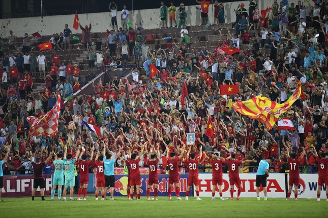 Người hùng Bùi Vĩ Hào tiết lộ lý do khiến U23 Việt Nam đá sung dưới cơn mưa tầm tã ảnh 7