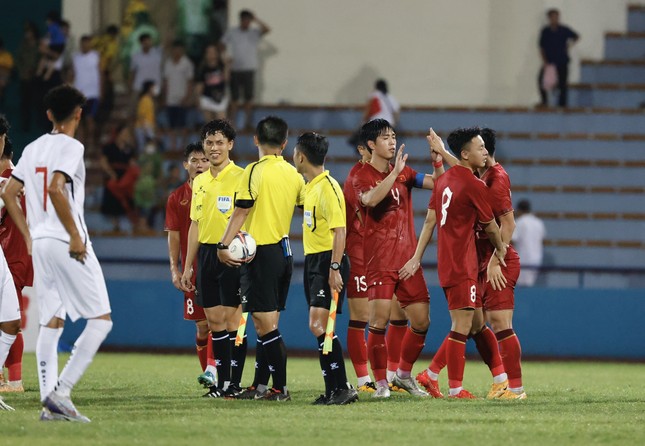 Người hùng Bùi Vĩ Hào tiết lộ lý do khiến U23 Việt Nam đá sung dưới cơn mưa tầm tã ảnh 5