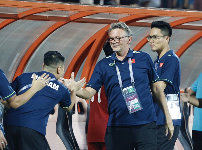 Người hùng Bùi Vĩ Hào tiết lộ lý do khiến U23 Việt Nam đá sung dưới cơn mưa tầm tã ảnh 4