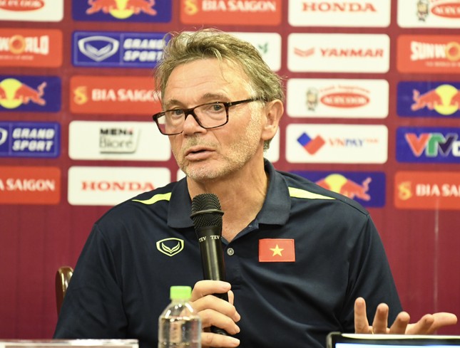 Giành vé vào VCK U23 châu Á, HLV Troussier tuyên bố có 10-15 cầu thủ U23 đủ khả năng chơi cho ĐQTG ảnh 1