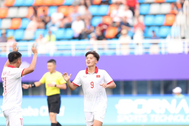 Olympic Việt Nam mở đầu chiến dịch Asiad 19 với thắng lợi 4-2 trước Mông Cổ ảnh 25