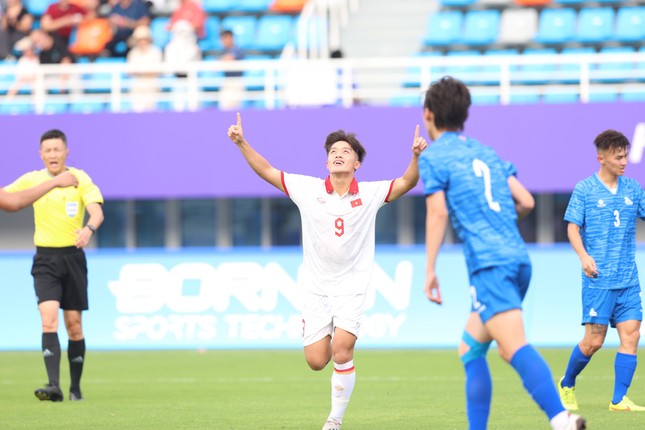 Olympic Việt Nam mở đầu chiến dịch Asiad 19 với thắng lợi 4-2 trước Mông Cổ ảnh 24