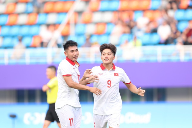Olympic Việt Nam mở đầu chiến dịch Asiad 19 với thắng lợi 4-2 trước Mông Cổ ảnh 23
