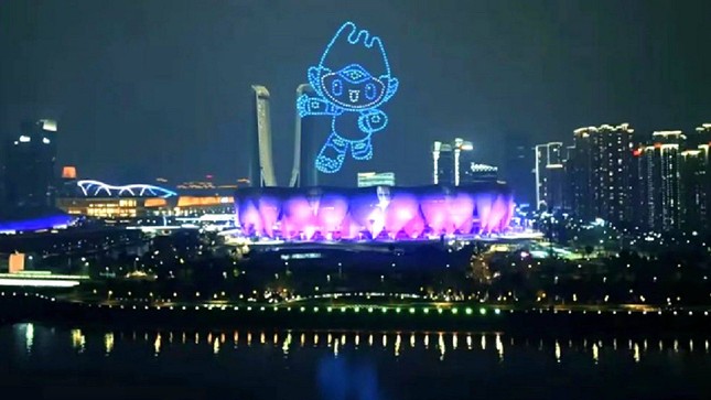 Không cần pháo hoa, Lễ khai mạc Asiad 19 vẫn gây mê hoặc bởi trăm triệu tia lửa ảo ảnh 1