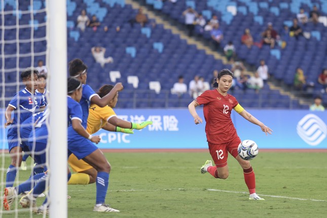 Đội tuyển nữ Việt Nam vùi dập Bangladesh 6-1 ảnh 23