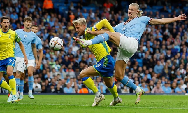 Man City hạ Nottingham Forest 2-0, vững vàng ngôi đầu bảng ảnh 24