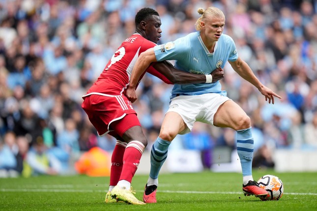 Man City hạ Nottingham Forest 2-0, vững vàng ngôi đầu bảng ảnh 8