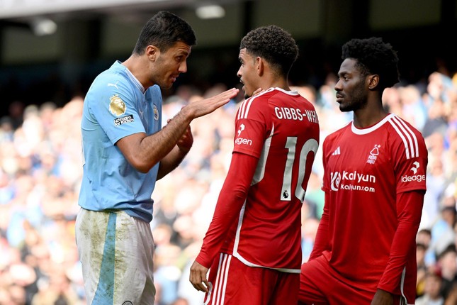 Man City hạ Nottingham Forest 2-0, vững vàng ngôi đầu bảng ảnh 12