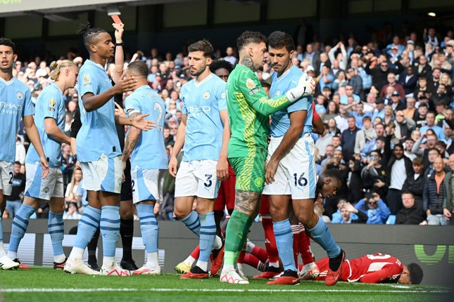 Man City hạ Nottingham Forest 2-0, vững vàng ngôi đầu bảng ảnh 11