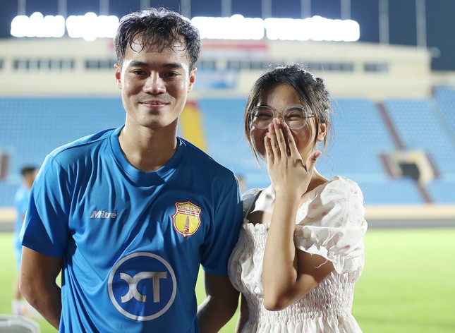 Văn Toàn lần đầu trải lòng về những khó khăn ở Hàn Quốc và lý do khoác áo Nam Định ảnh 1