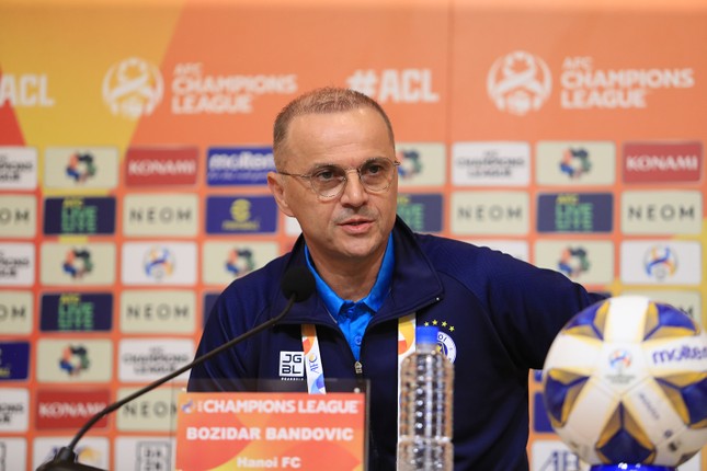 Chỉ ra sự khác biệt giữa V-League và J-League, HLV Bandovic khẳng định Hà Nội FC đã tốt hơn ảnh 1