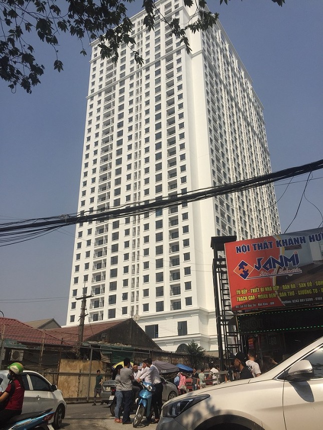 Hàng trăm khách hàng căng băng rôn tố chủ đầu tư 'mập mờ' bàn giao nhà ảnh 3