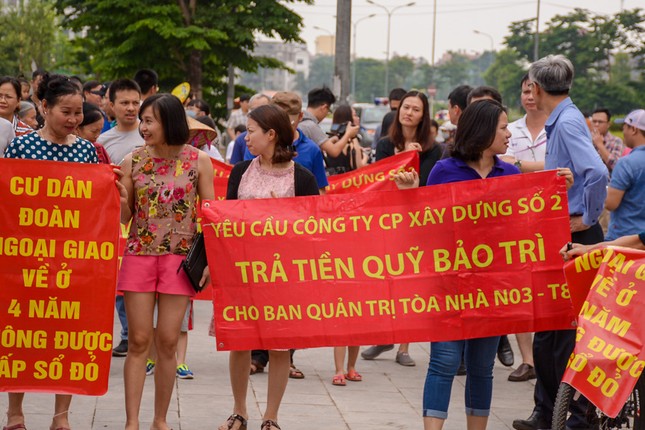 Cư dân xuống đường băng rôn vì 'nhồi' thêm bệnh viện vào khu đô thị ảnh 3