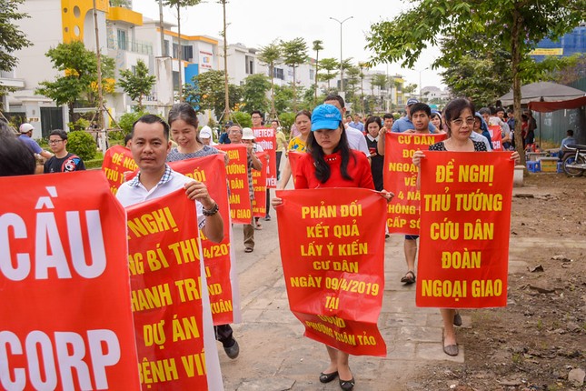 Cư dân xuống đường băng rôn vì 'nhồi' thêm bệnh viện vào khu đô thị ảnh 4
