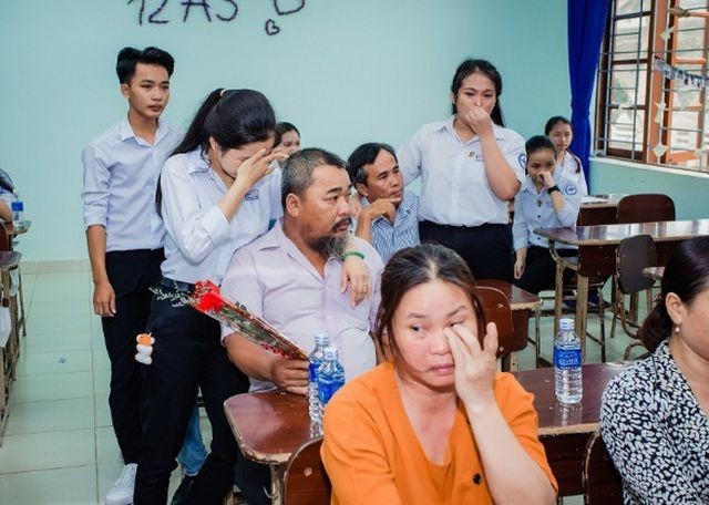 Xúc động ảnh kỷ yếu đặc biệt 'Có những điều con chưa dám nói' ảnh 2