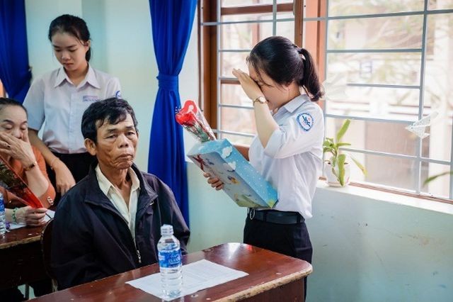 Xúc động ảnh kỷ yếu đặc biệt 'Có những điều con chưa dám nói' ảnh 3