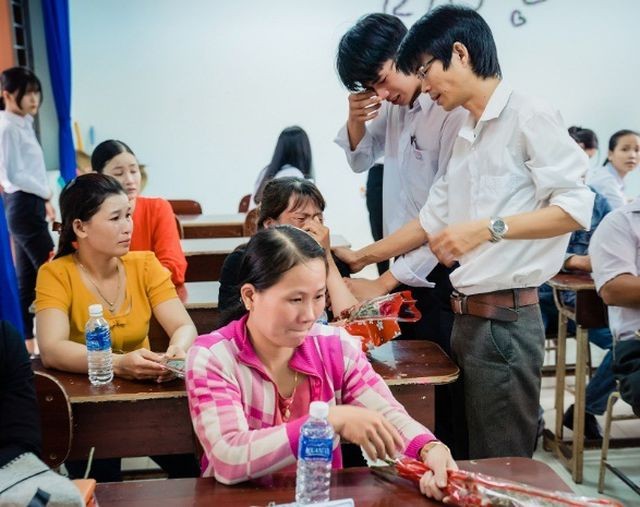Xúc động ảnh kỷ yếu đặc biệt 'Có những điều con chưa dám nói' ảnh 8