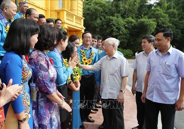 Tổng Bí thư, Chủ tịch nước gặp mặt Đoàn đại biểu Chủ tịch công đoàn cơ sở tiêu biểu ảnh 3
