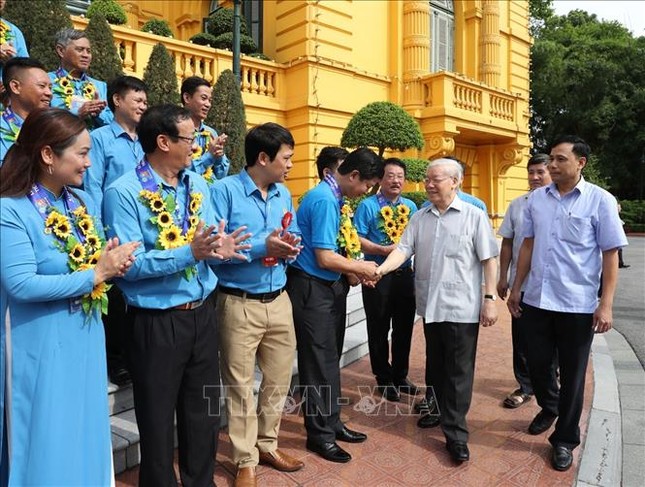 Tổng Bí thư, Chủ tịch nước gặp mặt Đoàn đại biểu Chủ tịch công đoàn cơ sở tiêu biểu ảnh 5