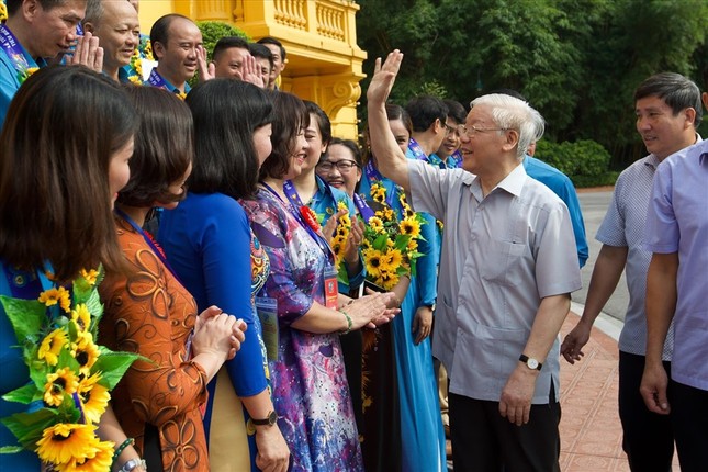 Tổng Bí thư, Chủ tịch nước gặp mặt Đoàn đại biểu Chủ tịch công đoàn cơ sở tiêu biểu ảnh 1