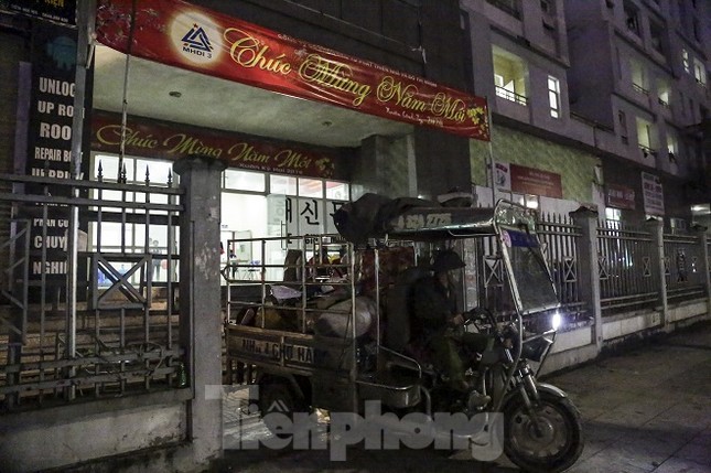 Lấy 3 tòa nhà làm khu cách ly, sinh viên ở Mỹ Đình di dời trong đêm ảnh 4