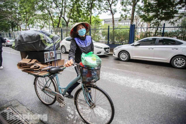 Sau 'ATM gạo', Hà Nội có thêm 'siêu thị 0 đồng' dành cho người nghèo chống COVID-19 ảnh 16