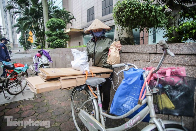 Sau 'ATM gạo', Hà Nội có thêm 'siêu thị 0 đồng' dành cho người nghèo chống COVID-19 ảnh 14