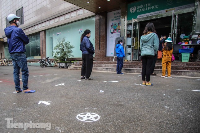 Sau 'ATM gạo', Hà Nội có thêm 'siêu thị 0 đồng' dành cho người nghèo chống COVID-19 ảnh 3
