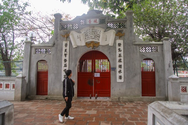 Di tích, đền chùa Hà Nội sẵn sàng mở cửa trở lại đón khách du xuân muộn ảnh 12