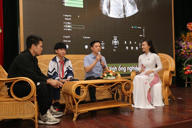 Bác sĩ trẻ luôn 'nhận việc khó về mình' ảnh 1