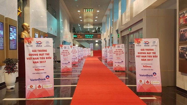 Thủ tướng trao giải thưởng Gương mặt trẻ Việt Nam tiêu biểu năm 2017 ảnh 3