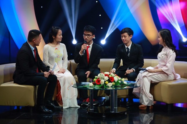 Thủ tướng trao giải thưởng Gương mặt trẻ Việt Nam tiêu biểu năm 2017 ảnh 23