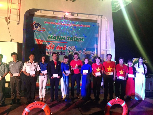 Mang tinh thần, ý chí, quyết tâm của Trường Sa đến tuổi trẻ cả nước ảnh 1