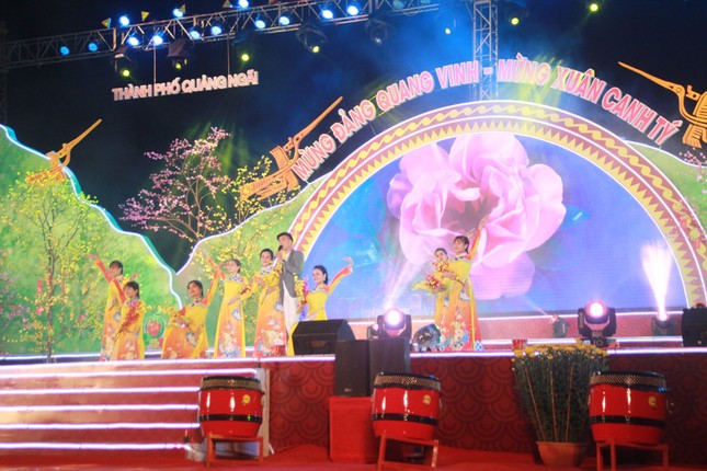 Cả nước đón Giao thừa Canh Tý 2020 ảnh 43