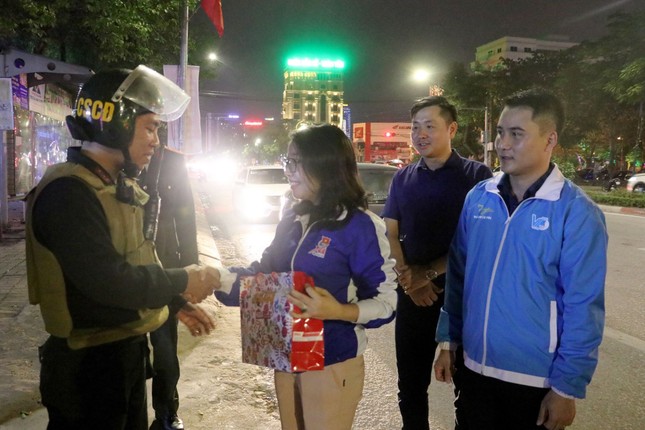 Cả nước đón Giao thừa Canh Tý 2020 ảnh 50