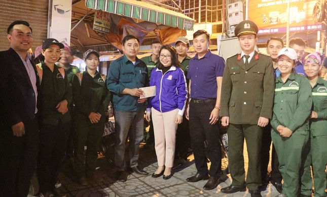 Cả nước đón Giao thừa Canh Tý 2020 ảnh 51