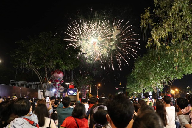 Cả nước đón Giao thừa Canh Tý 2020 ảnh 71