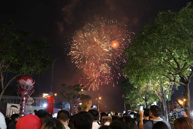 Cả nước đón Giao thừa Canh Tý 2020 ảnh 72