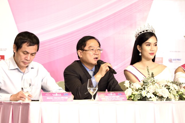 Top 3 Hoa hậu Việt Nam 2020 rạng rỡ gặp gỡ báo giới sau đêm đăng quang ảnh 15