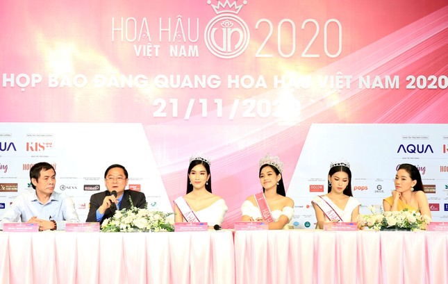 Top 3 Hoa hậu Việt Nam 2020 rạng rỡ gặp gỡ báo giới sau đêm đăng quang ảnh 9