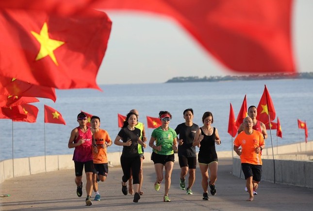 Tiền Phong Marathon 2021 - Giấc mơ đại ngàn ảnh 1