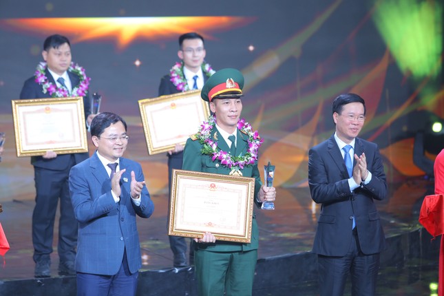 Gương mặt trẻ Việt Nam tiêu biểu và khát vọng dựng xây đất nước hùng cường ảnh 42