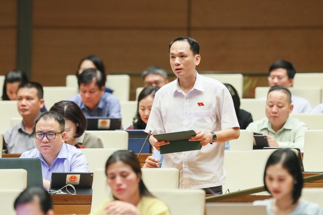 Kể chuyện Bác Hồ phong tướng, đại biểu đề nghị quy định cụ thể tiêu chuẩn, tiêu chí trong luật ảnh 1