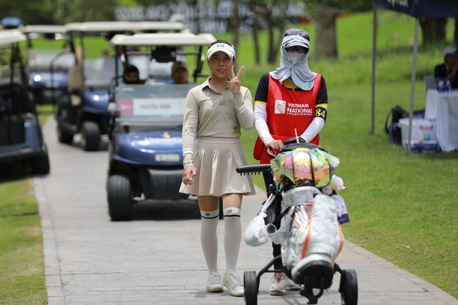 Golfer Nguyễn Nhất Long độc chiếm ngôi đầu sau ngày thi đấu thứ hai ảnh 52