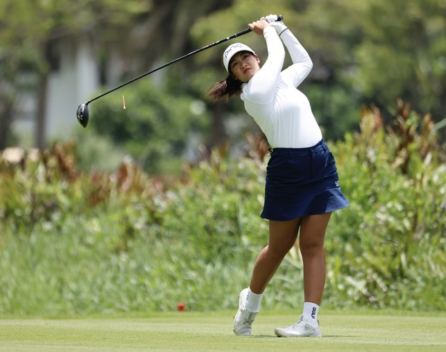  Golfer Nguyễn Nhất Long độc chiếm ngôi đầu sau ngày thi đấu thứ hai ảnh 51