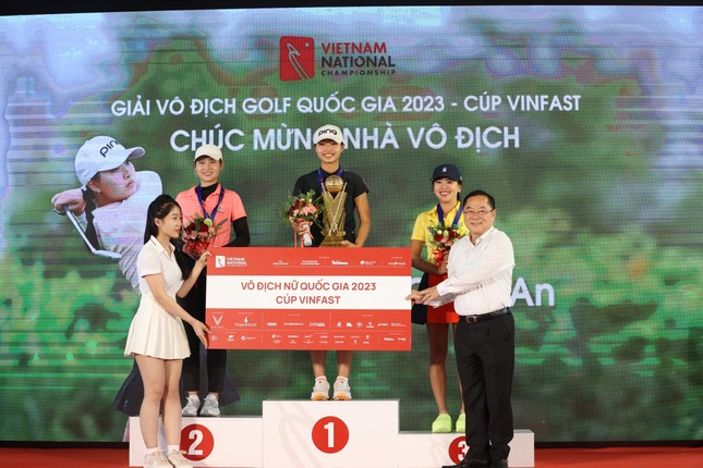 Trao cúp Vô địch Golf Quốc gia năm 2023 - Cúp VinFast ảnh 9
