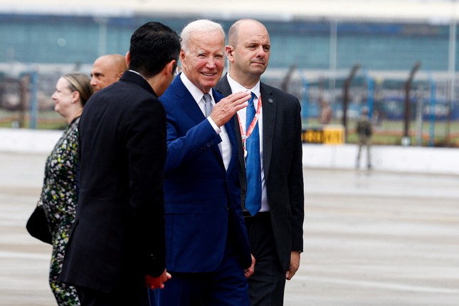 Đoàn xe hộ tống Tổng thống Mỹ Joe Biden tiến về Phủ Chủ tịch ảnh 17
