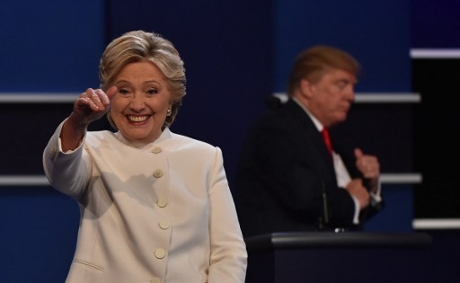 Ông Donald Trump cùng vợ đi bỏ phiếu ảnh 2